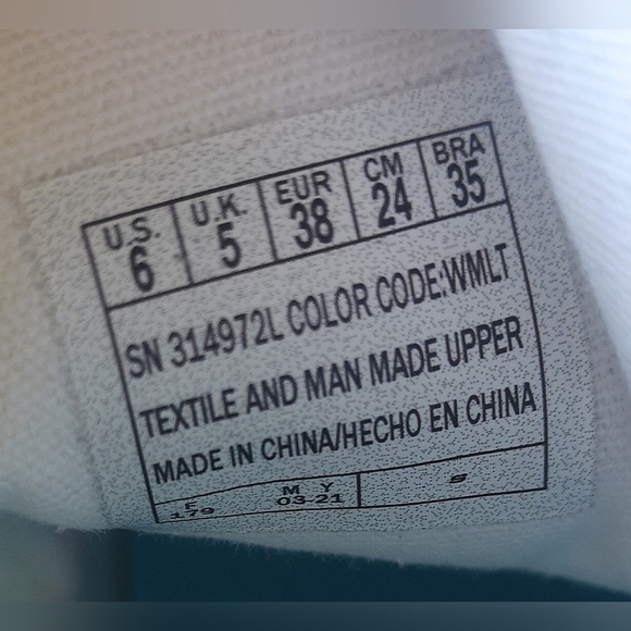 NWOT Skechers shoes with hearts - Picture 11 of 11